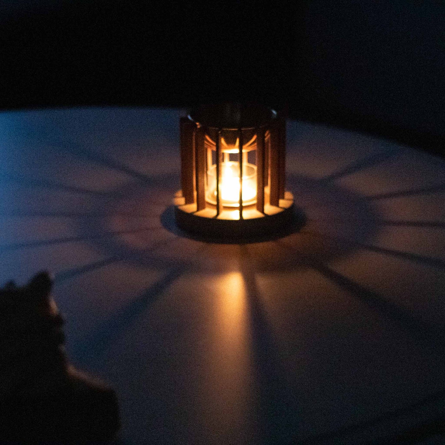 Molika Duftlampe aus Eiche und Beton (Eiche/Anthrazit)