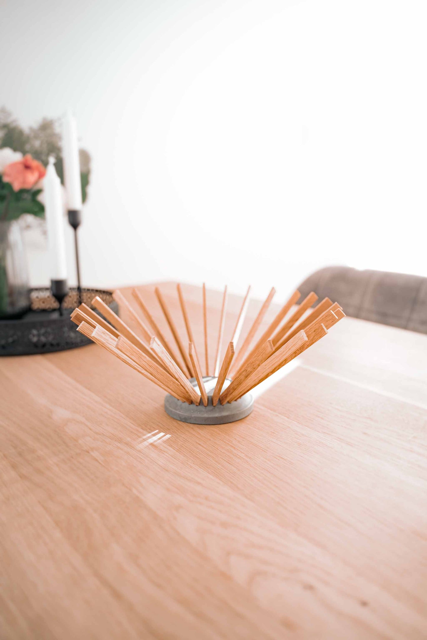 Silly Obstschale aus Beton und Eiche (Eiche/Grau)