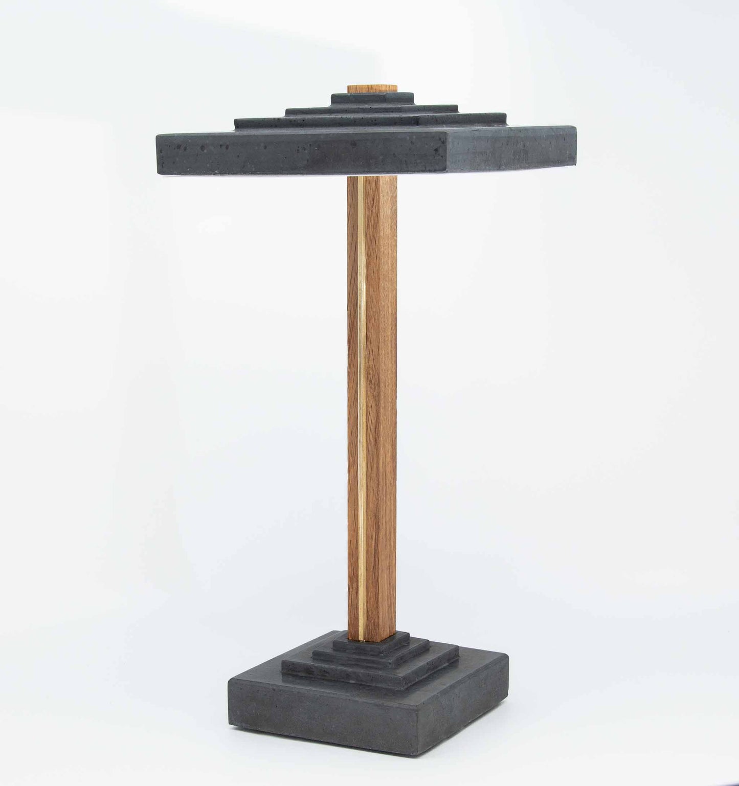 Tischlampe Zago aus Beton und Eiche/Nussbaum/Mahagoni und Messing